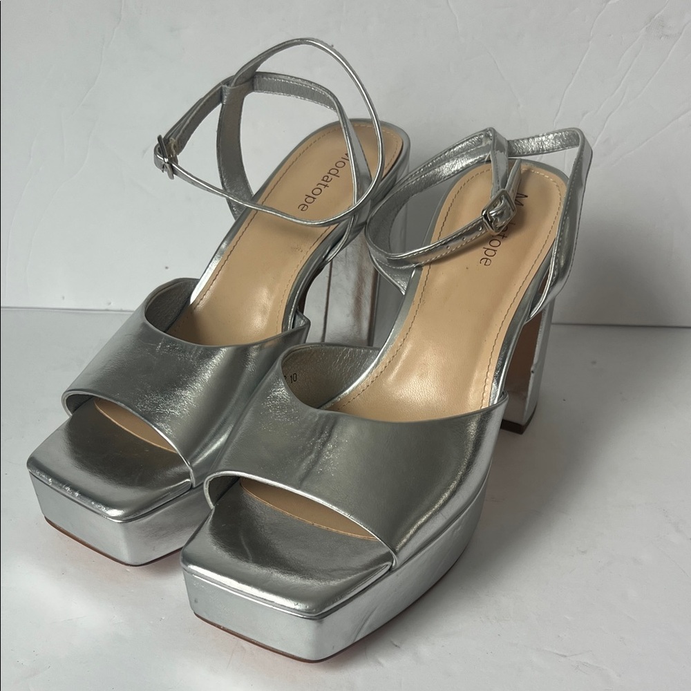 Modatope Silver Platform Chunky Heeled Sandals, size 10 🟡